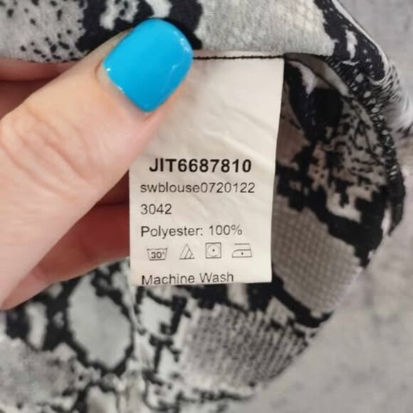 Curve Snakeskin Print Modern Bold Basic Y2k Edge Soft Black Collar A Vcut Top 1X - Picture 7 of 8